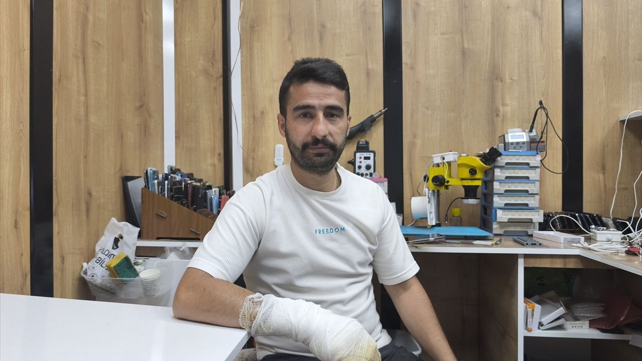 Bingöl'de Cep Telefonu Bataryası Patladı
