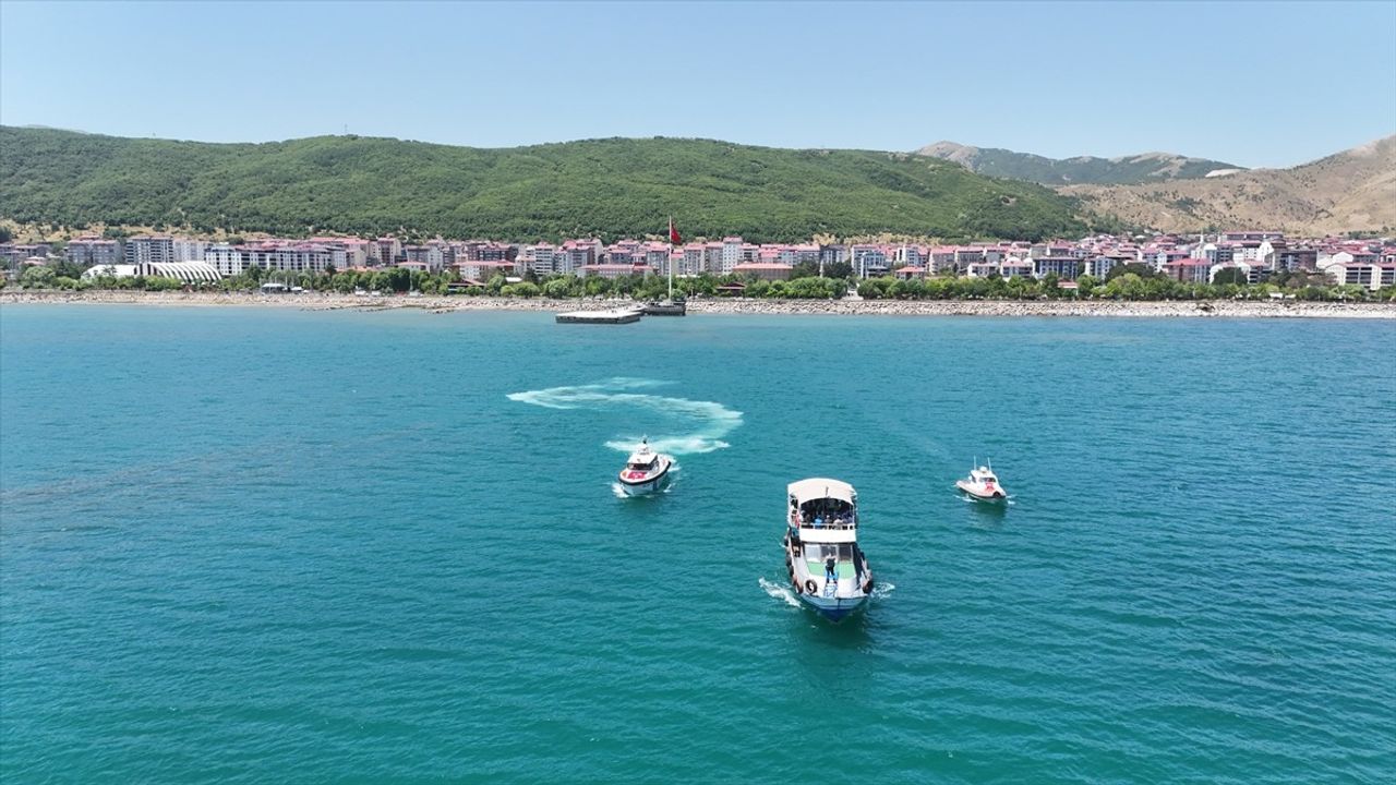 Bitlis'te Denizcilik ve Kabotaj Bayramı Coşkusu