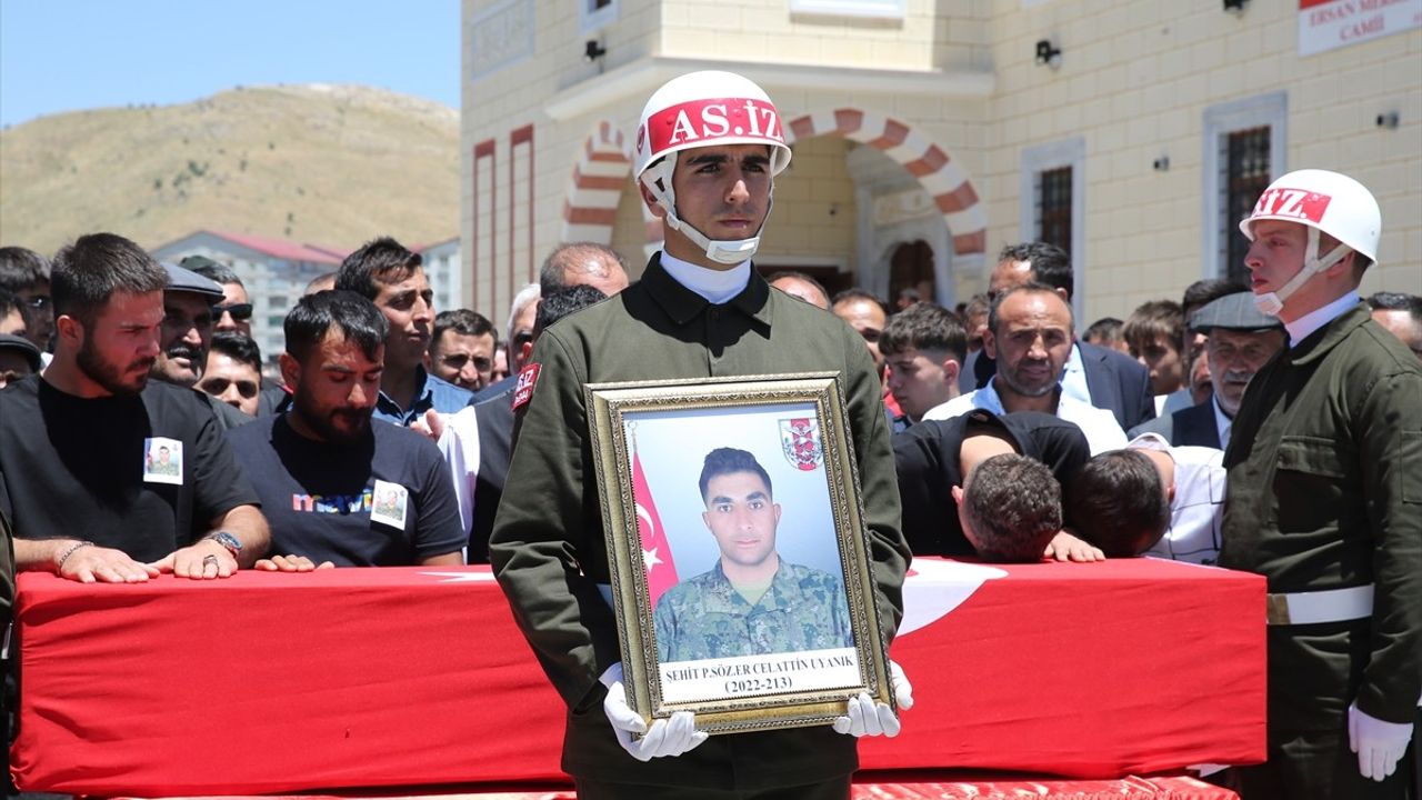 Bitlis'te Şehit Piyade Sözleşmeli Er Celalettin Uyanık için Tören Düzenlendi