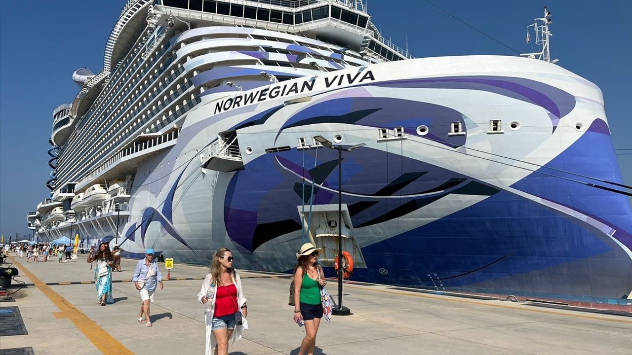 Bodrum'a Gelen Norwegian Viva Kruvaziyeri ile 3,581 Turist Ziyarete Geldi