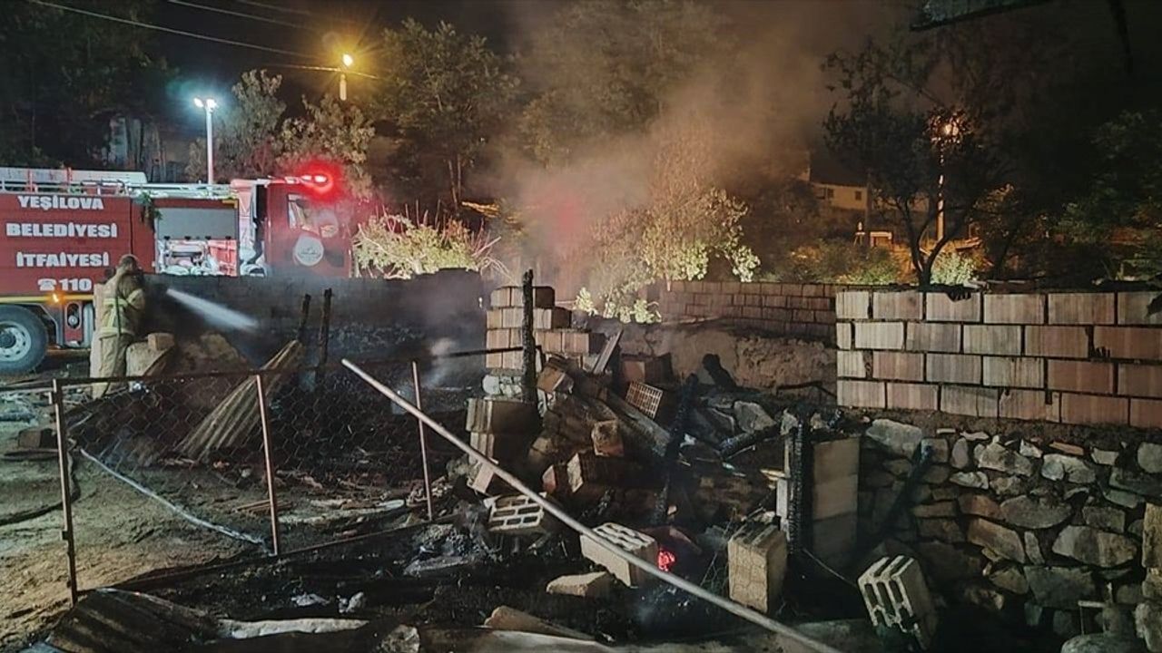 Burdur'da Ağılda Yangın: 3 Koyun ve 7 Kuzu Telef Oldu
