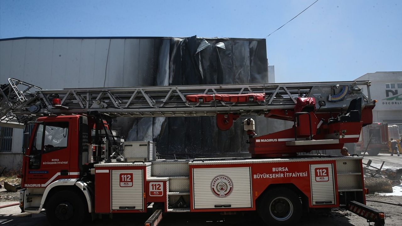 Bursa'da Tekstil Fabrikasında Yangın Kontrol Altına Alındı