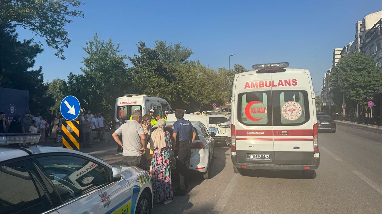 Bursa'da Trafik Kazası: Polis Memuru Yaralandı