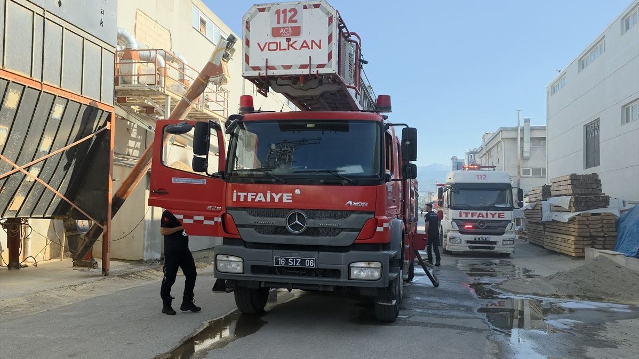 Bursa İnegöl'deki Mobilya Fabrikasında Yangın