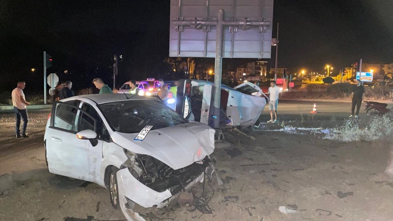 Çanakkale'de Trafik Kazası: 3 Yaralı