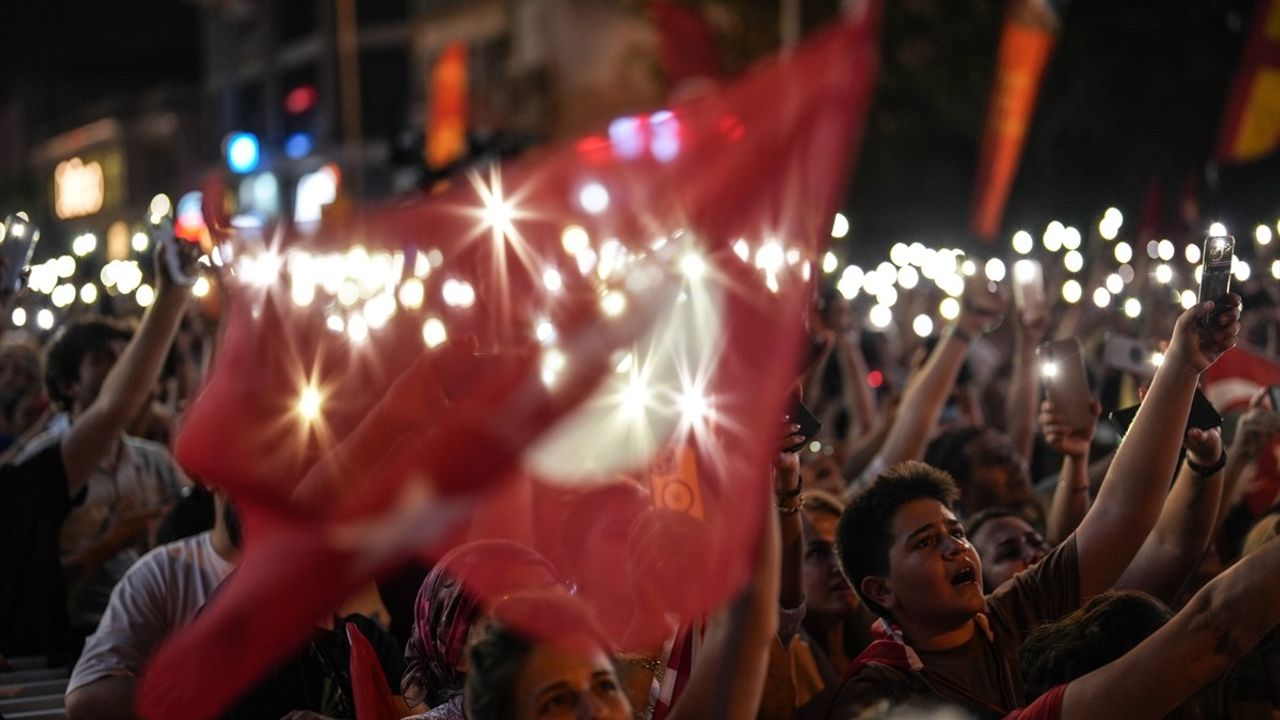 CHP Genel Başkanı Özgür Özel Sancaktepe'de Miting Düzenledi