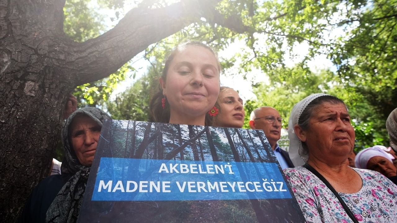 Çiftçiler TBMM Önünde Enerji ve Maden Düzenlemeleri İçin Toplandı
