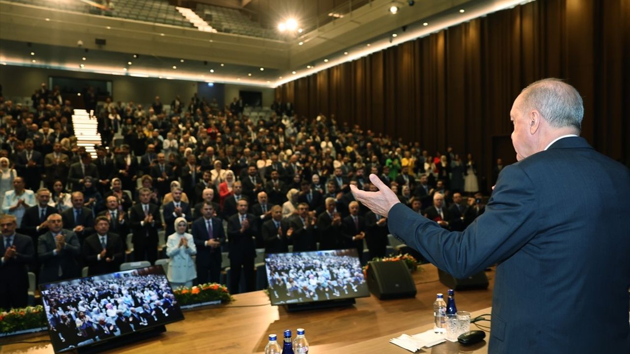Cumhurbaşkanı Erdoğan, AK Parti İl Başkanları Toplantısı'nda Önemli Mesajlar Verdi