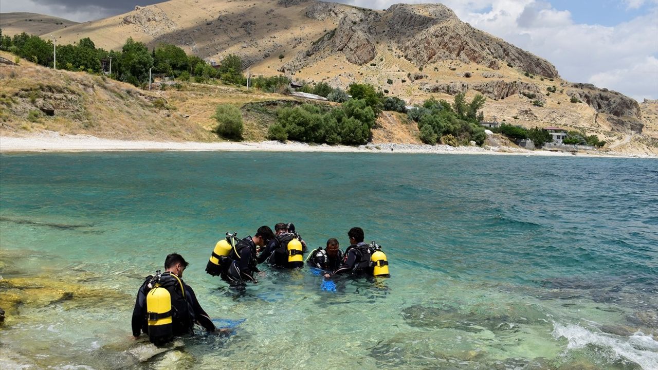 Dalış Tutkunları Van Gölü'nde Eğitim Alıyor