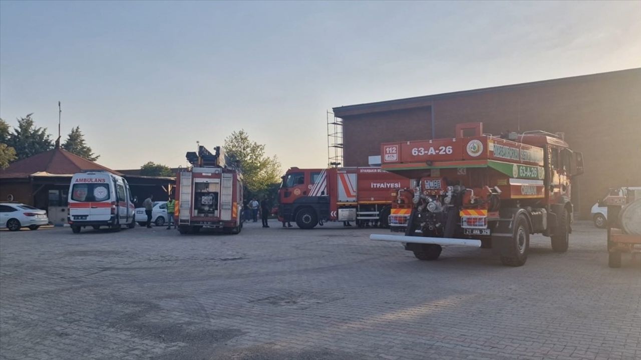 Diyarbakır'da Kafede Yangın: Ormanlık Alana Sıçramadan Kontrol Altına Alındı