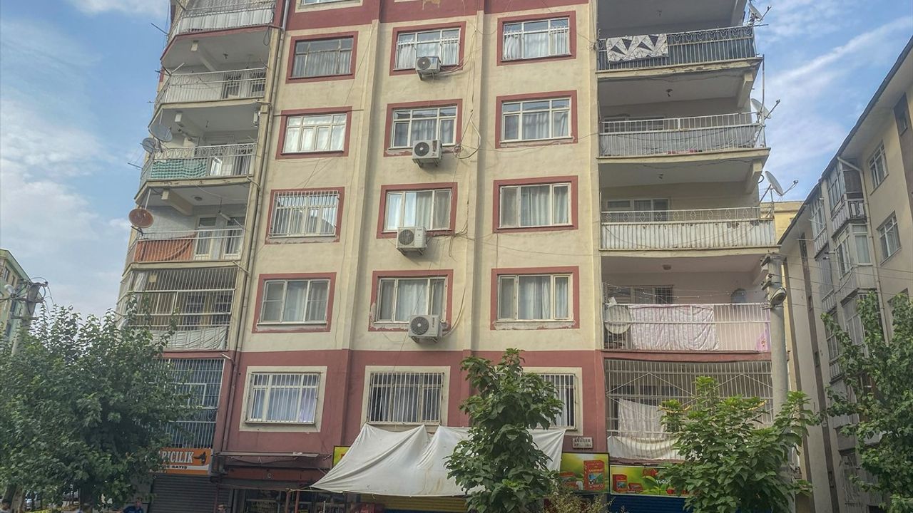 Diyarbakır'da Sallanan Bina Tahliye Edildi