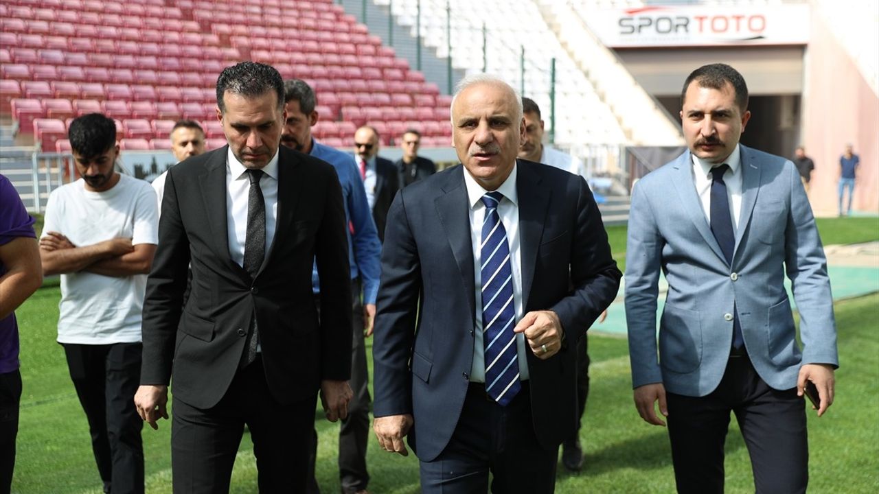 Diyarbakır Stadı'nda Zemin Yenileme Çalışmaları Tamamlanmak Üzere