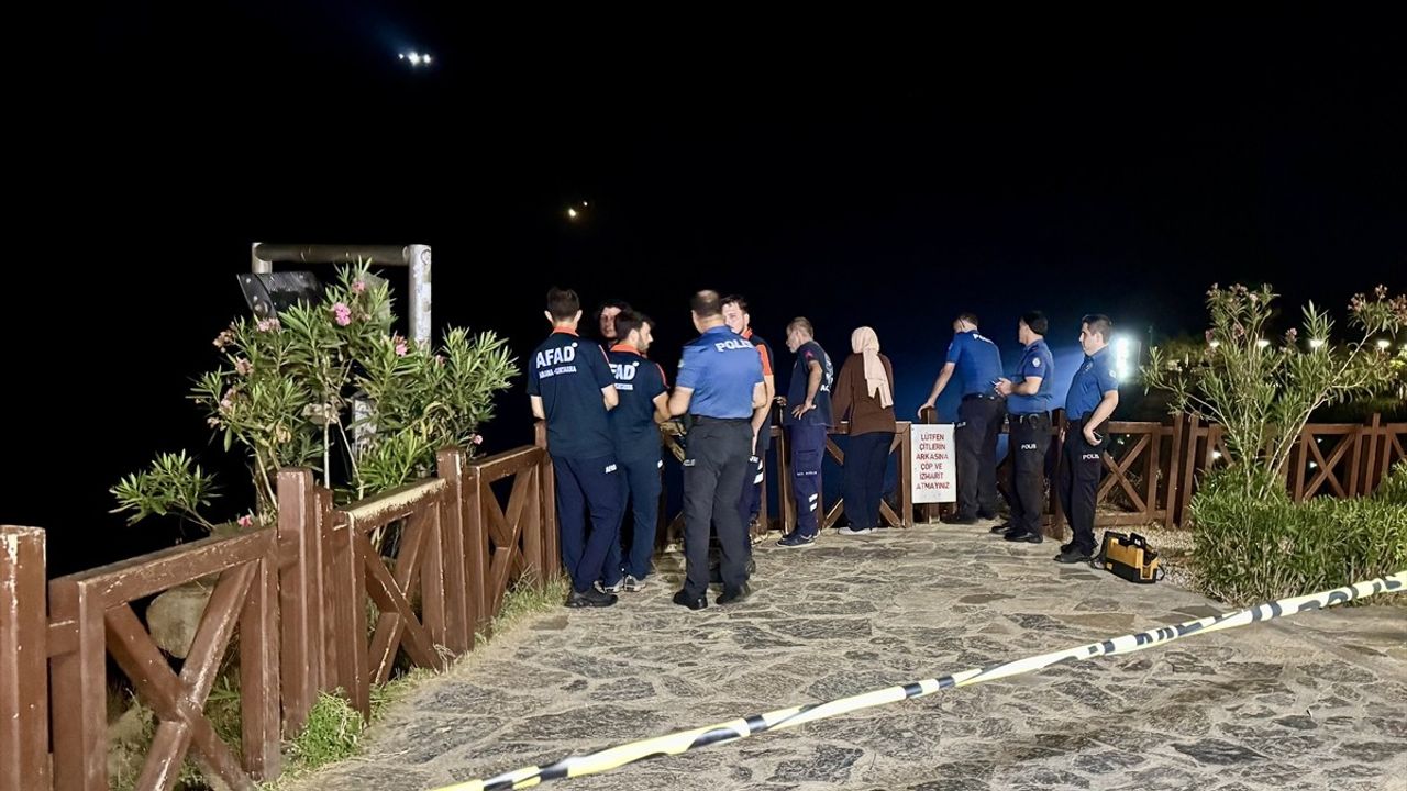 Düden Şelalesi'nden Denize Düşen Kişi İçin Arama Çalışmaları Devam Ediyor