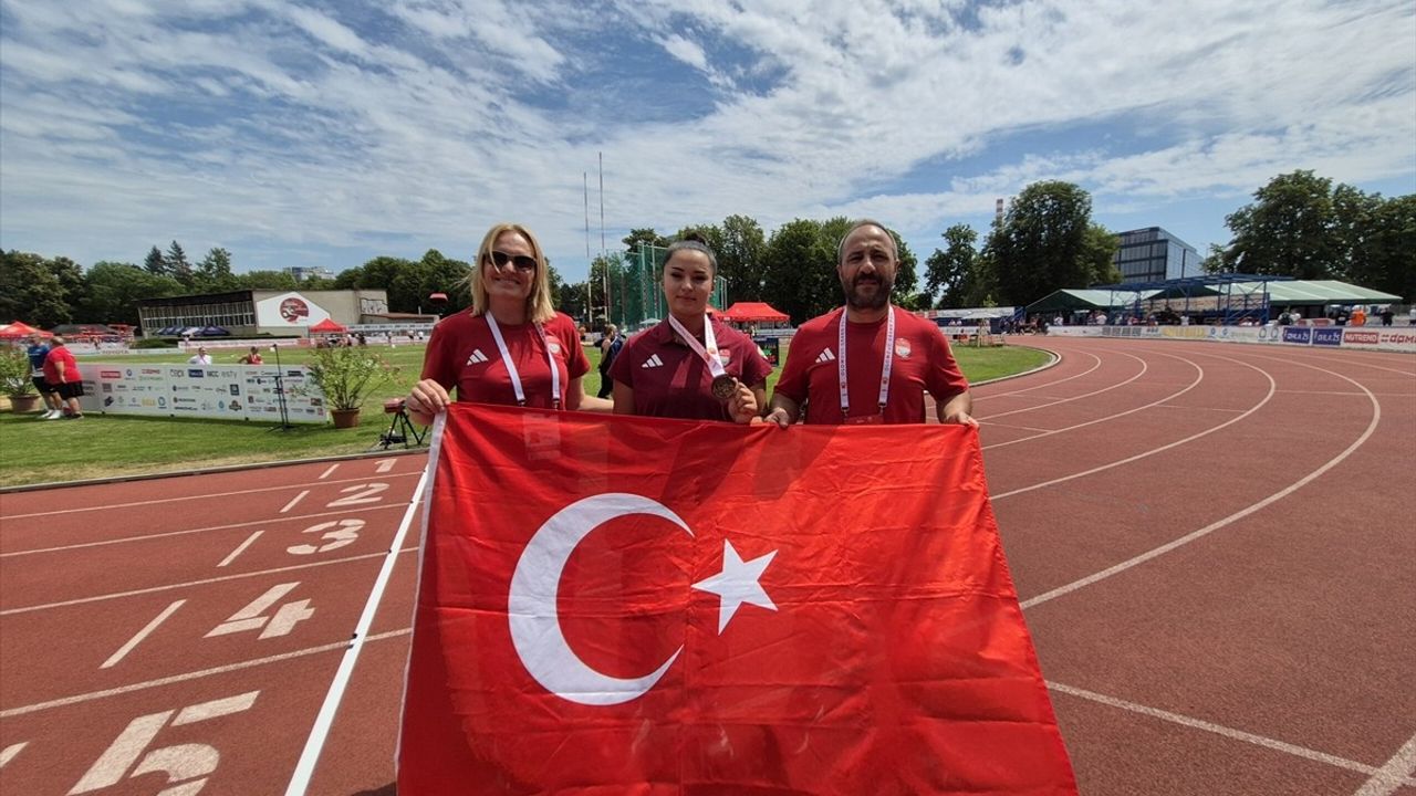 Ebrar Keskin Çekya'da Altın Madalya Kazandı