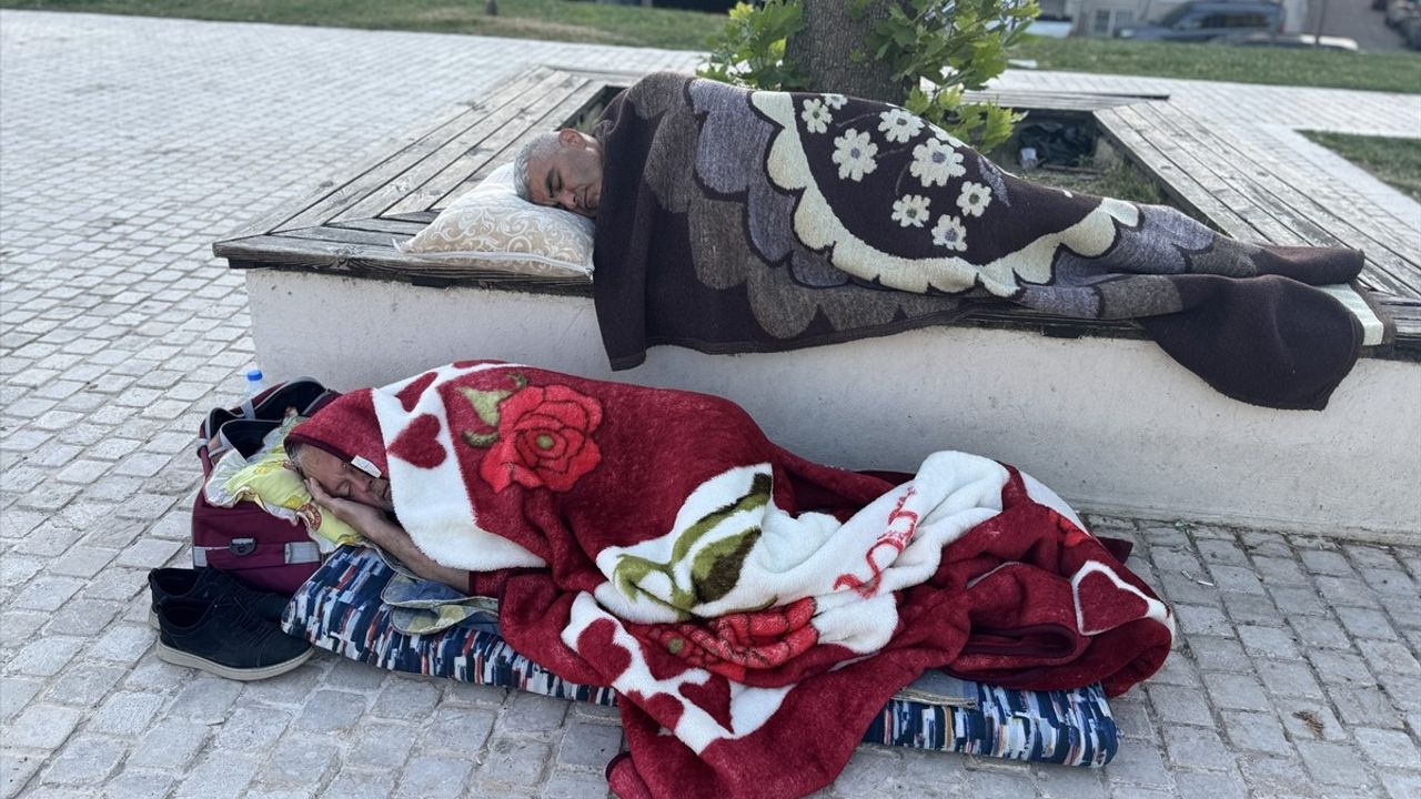 Edirne'de Güreşseverlerin Açık Havada Konaklaması
