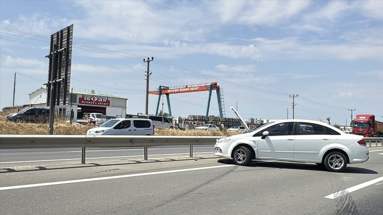 Edirne'de Otomobil ve SUV Çarpıştı: 6 Yaralı
