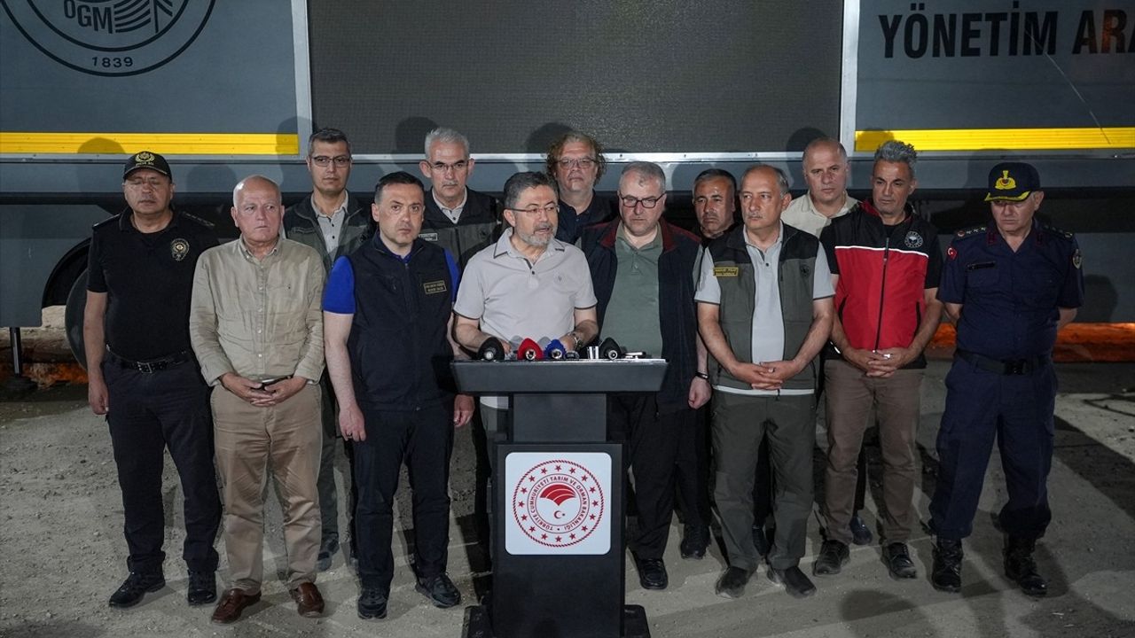 Ekiplerin Yangın Mücadelesi Devam Ediyor