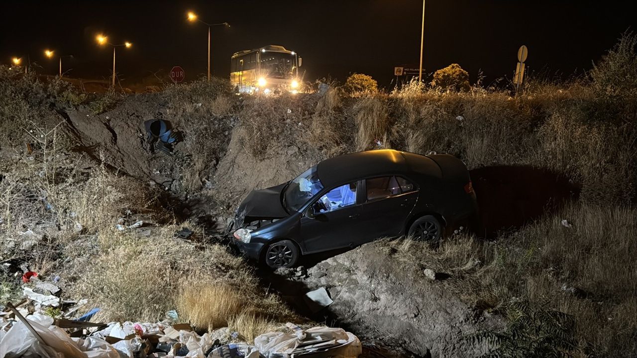 Elazığ'da Otomobil Devrildi, 5 Kişi Yaralandı