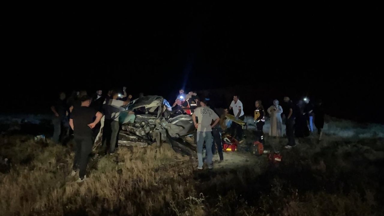 Elazığ'da Trafik Kazası: 2 Ölü, 3 Yaralı
