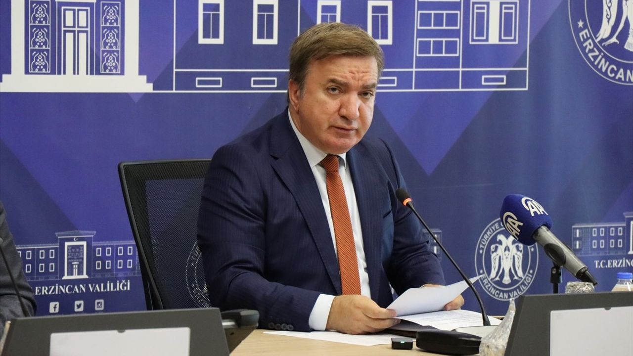 Erzincan Valisi Aydoğdu'dan Muhtarlara Fiili Hizmet Vurgusu