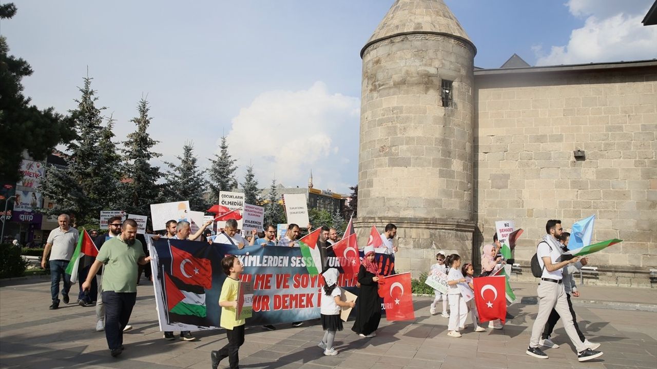 Erzurum'da Sağlık Çalışanlarının Gazze İçin Süreklilik Göstermesi