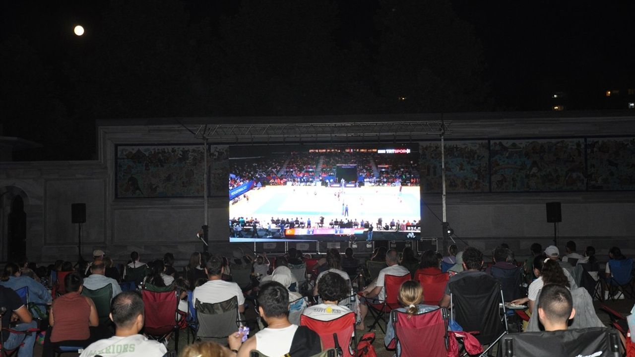 Eskişehir'de A Milli Kadın Voleybol Takımı'na Destek