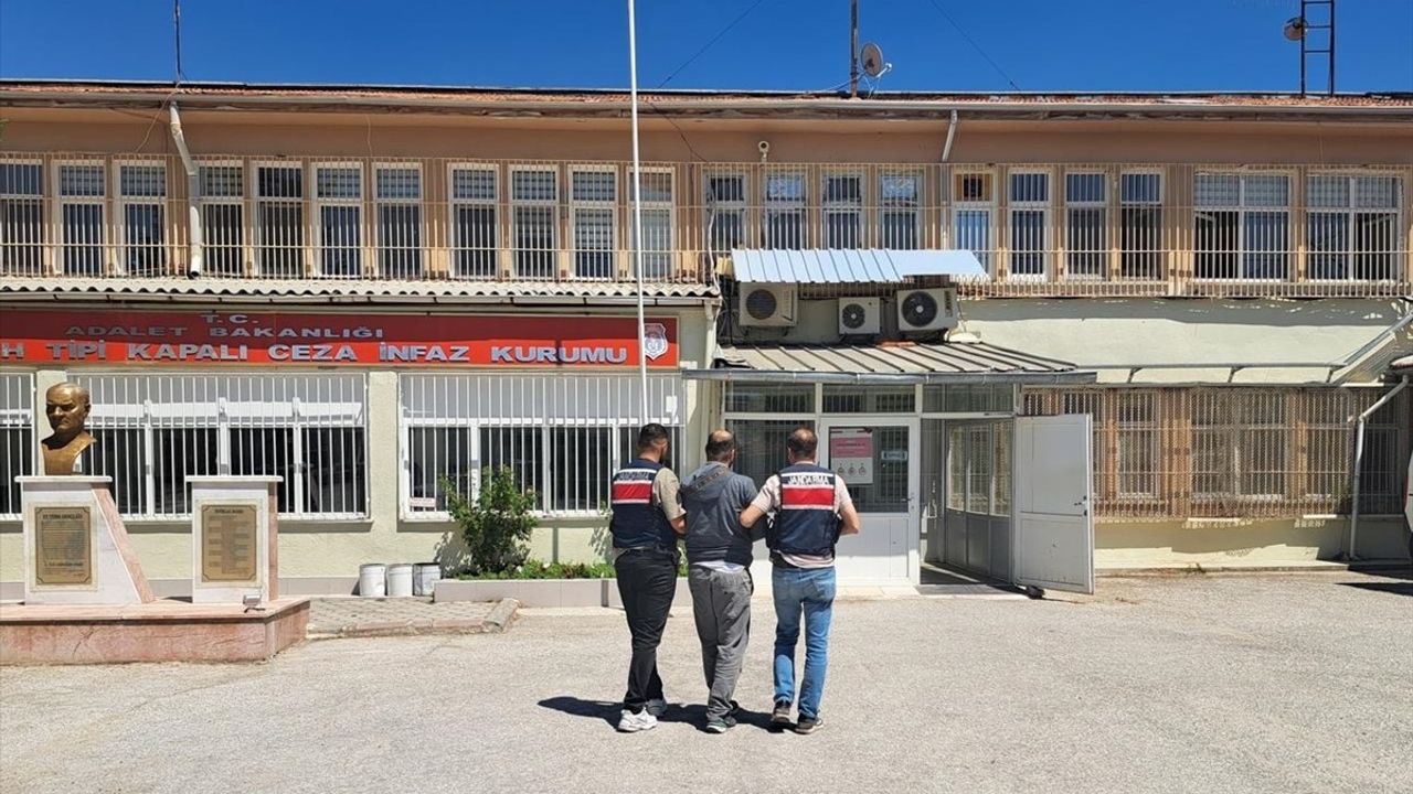 Eskişehir'de Kırmızı Bültenle Aranan Şüpheli Yakalandı