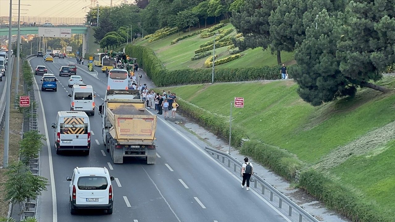 Eyüpsultan'da Hafriyat Kamyonu Kazası