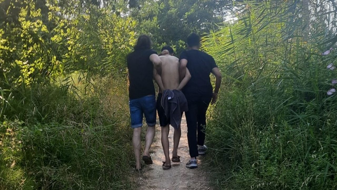 Firari Hırsız Sinop'ta Denizde Yakalandı