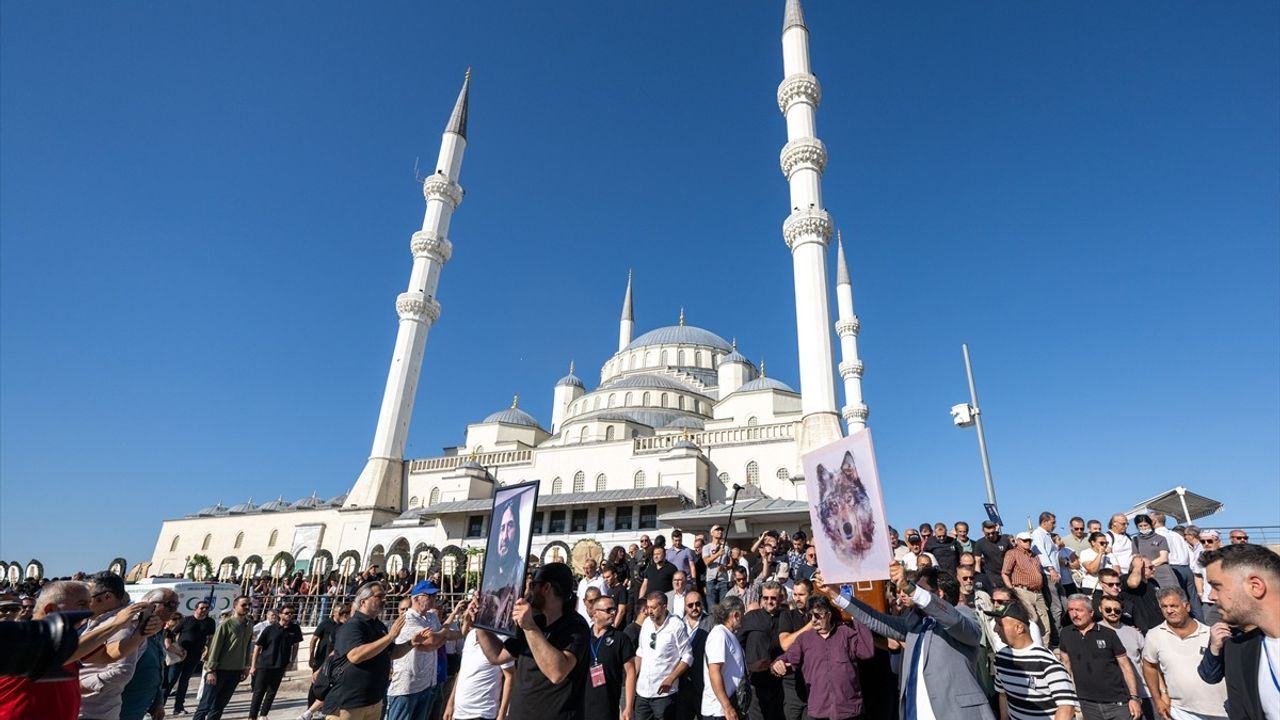 Gazeteci Nihat Genç Son Yolculuğuna Uğurlandı