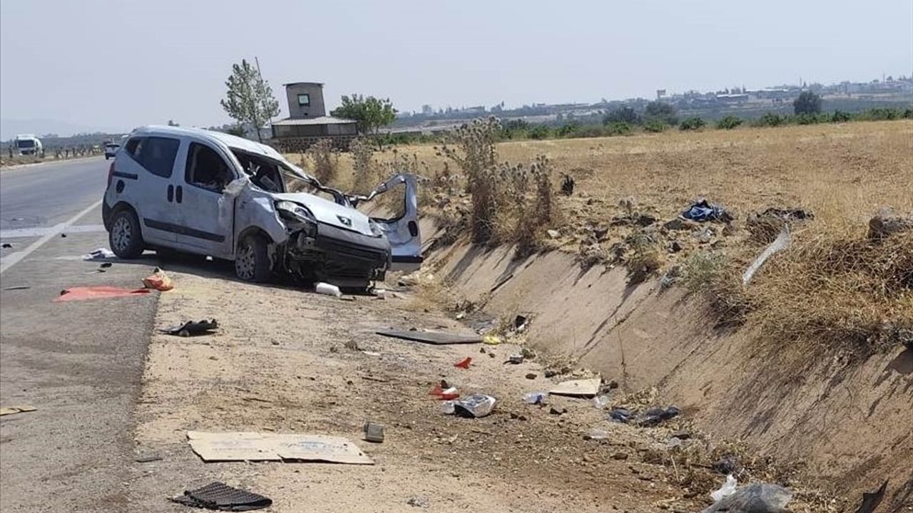 Gaziantep'te Taklaatan Hafif Ticari Araç Kazası