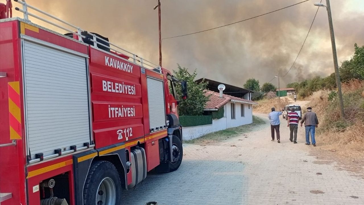 Gelibolu'da Tarım Arazisinde Çıkan Yangın Kontrol Altına Alındı