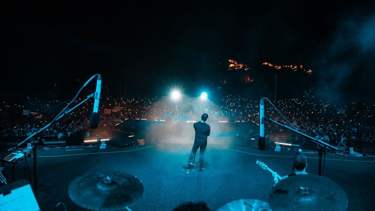 Gökhan Türkmen Van Kültür Yolu Festivali'nde Hayranlarıyla Buluştu