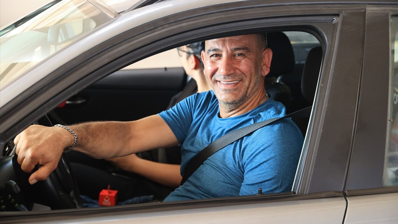 Gurbetçiler Türkiye'ye Dönüşte Duygusal Anlar Yaşıyor
