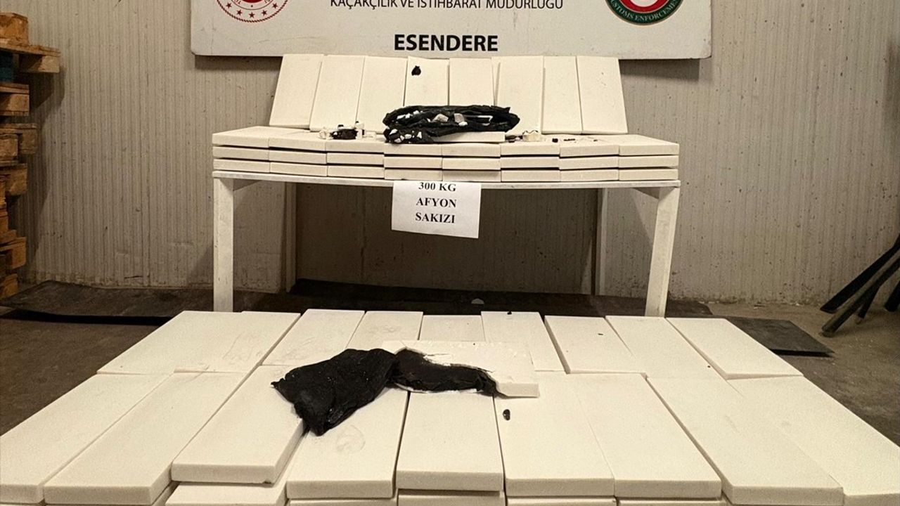 Hakkari'de 300 Kilogram Afyon Sakızı Ele Geçirildi