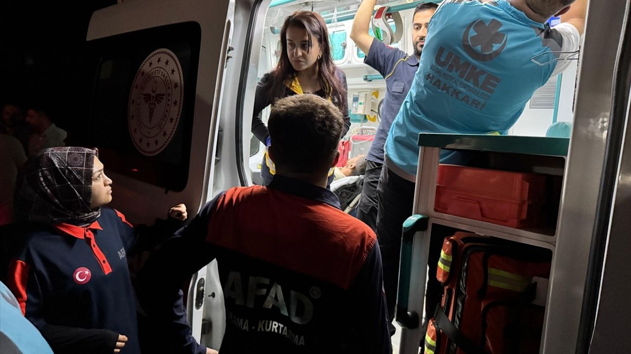 Hakkari'de Rahatsızlanan Çoban Ambulans ile Hastaneye Ulaştırıldı