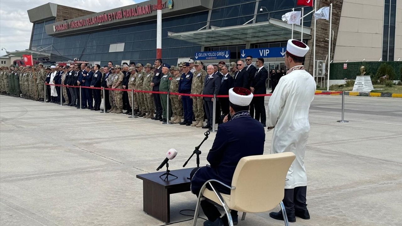 Hakkari'de Şehit Askerler İçin Tören Düzenlendi