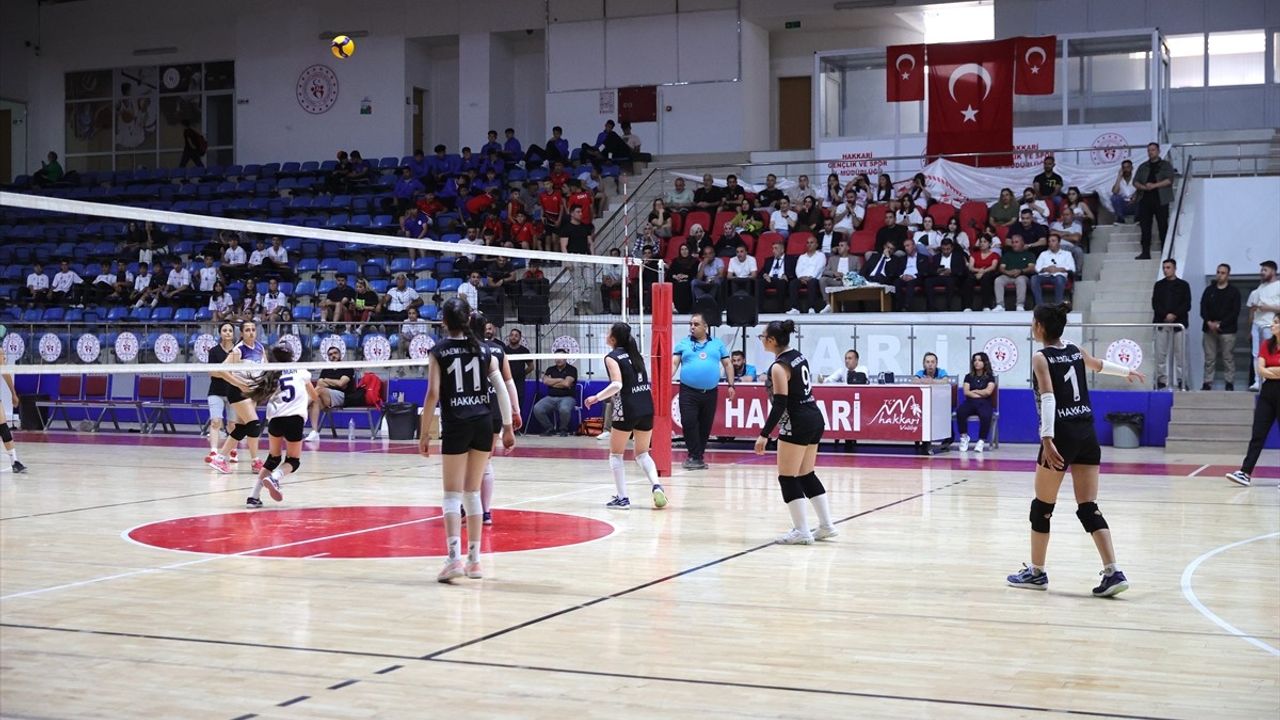 Hakkari'de Voleybol Grupları Şampiyonası Başladı