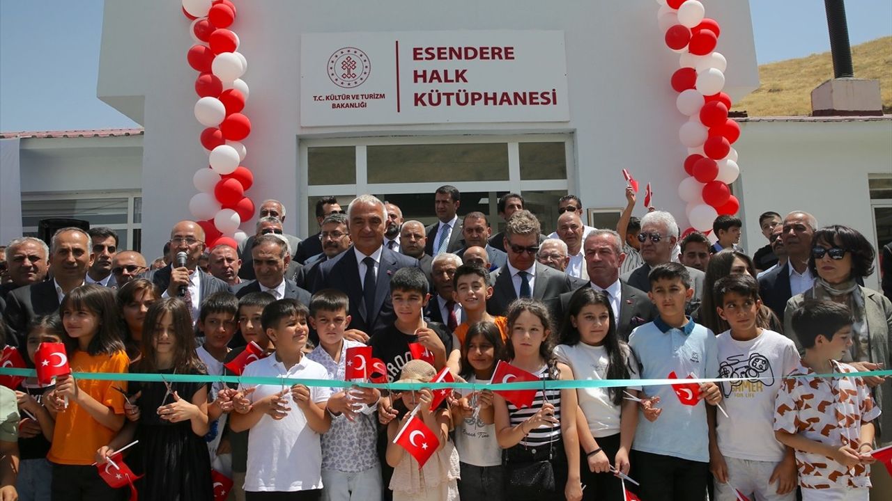 Hakkari'de Yeni Bir Kütüphane Açıldı: 'Terörsüz Türkiye' ile Hedef Turizm