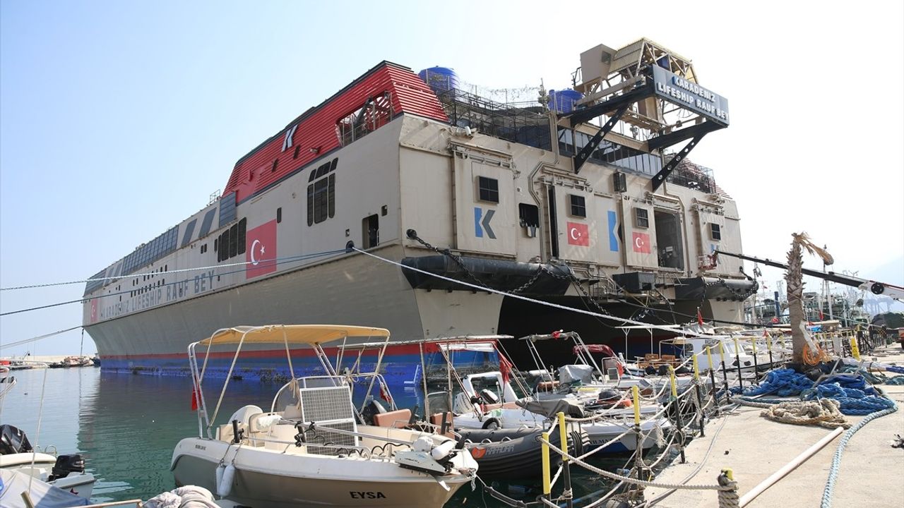 Hatay'daki Yüzer Okul Görevini Tamamladı