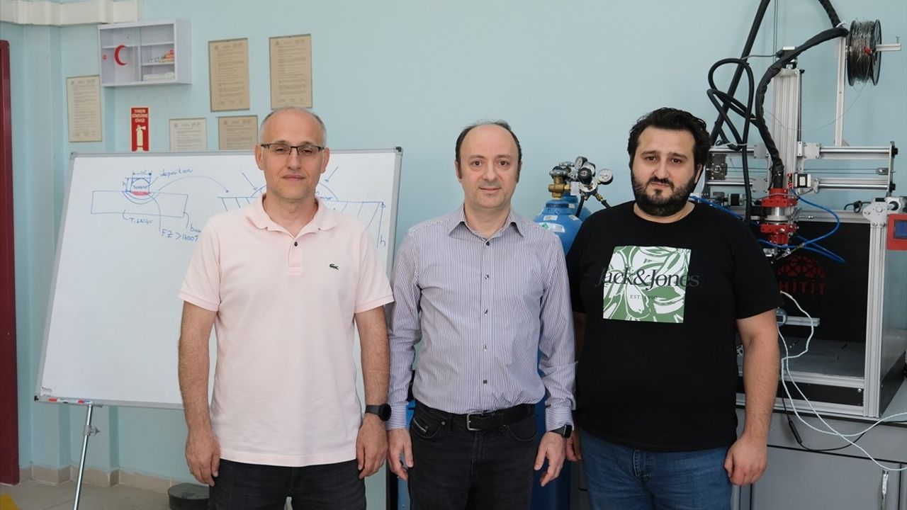 Hitit Üniversitesi'nde Stratejik Sektörler İçin Yenilikçi Üretim Cihazı Geliştirildi