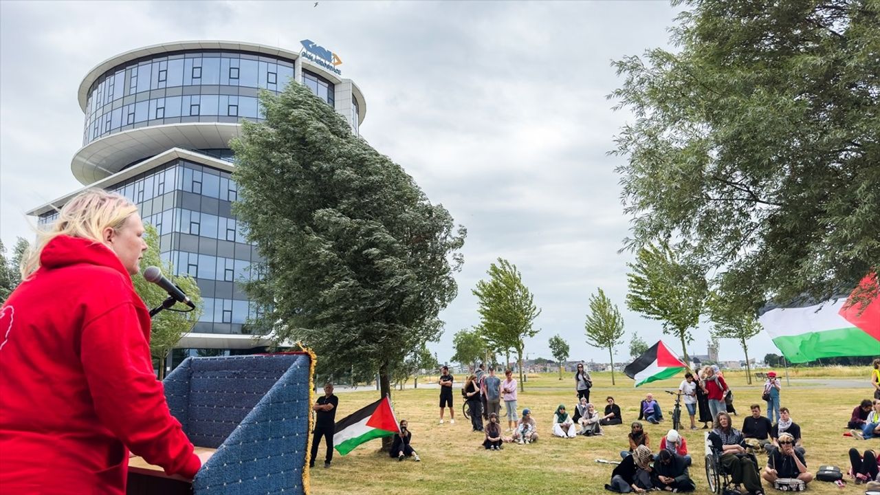 Hollanda'da F-35 İhracatına Protesto