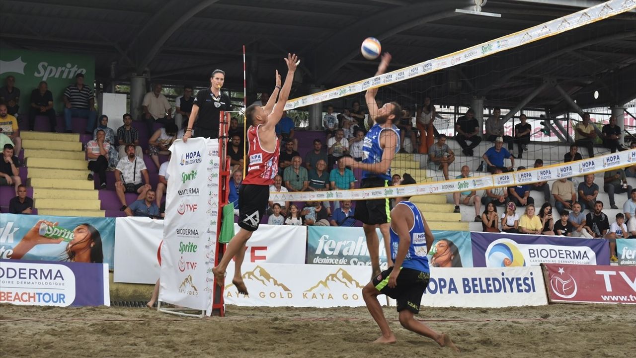 Hopa'da Uluslararası Pro Beach Voleybol Turnuvası Sona Erdi