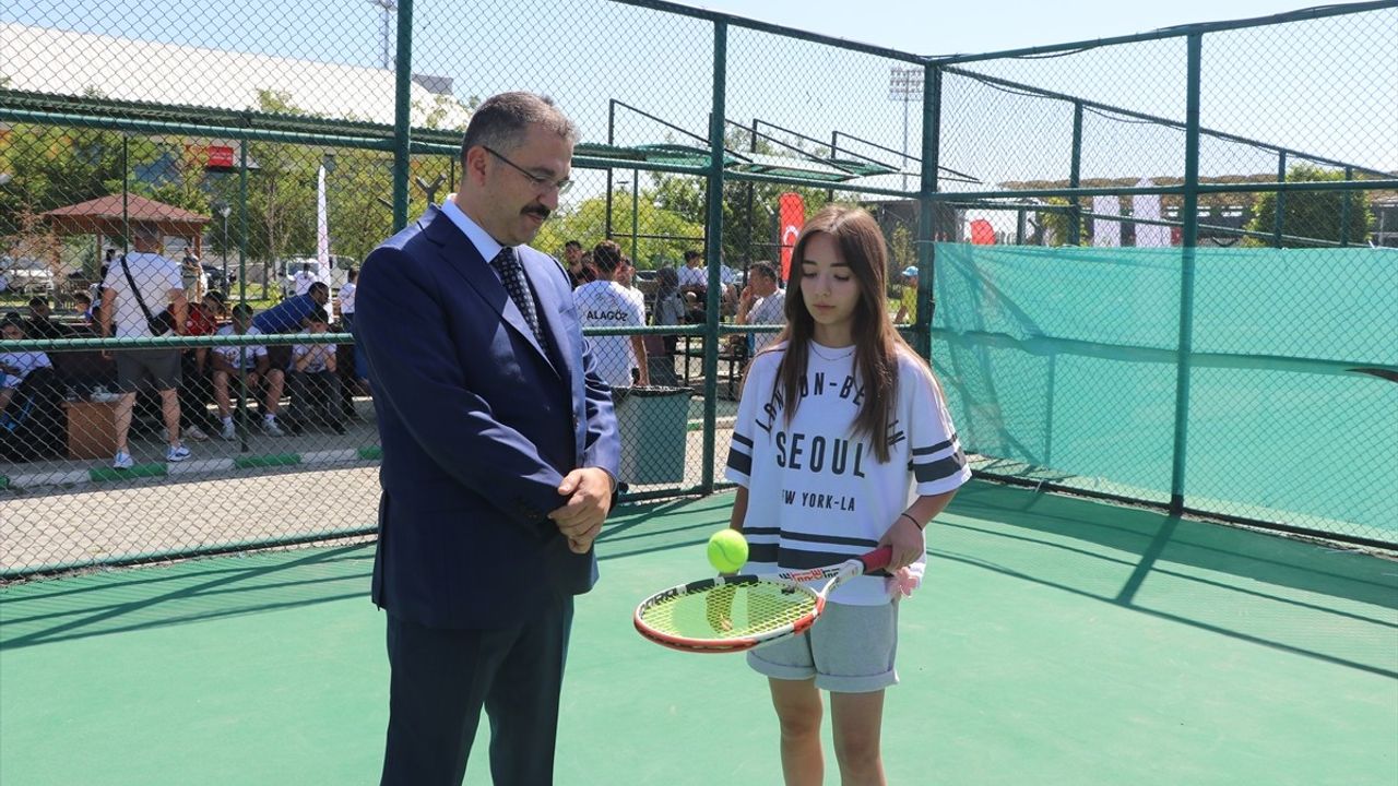 Iğdır'da 5. Kayısı Cup Tenis Turnuvası Heyecanı