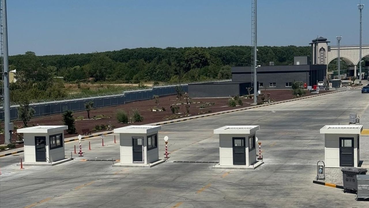 İpsala Gümrük Kapısı'nda Yeni Pasaport Kontrol Peronları Açıldı