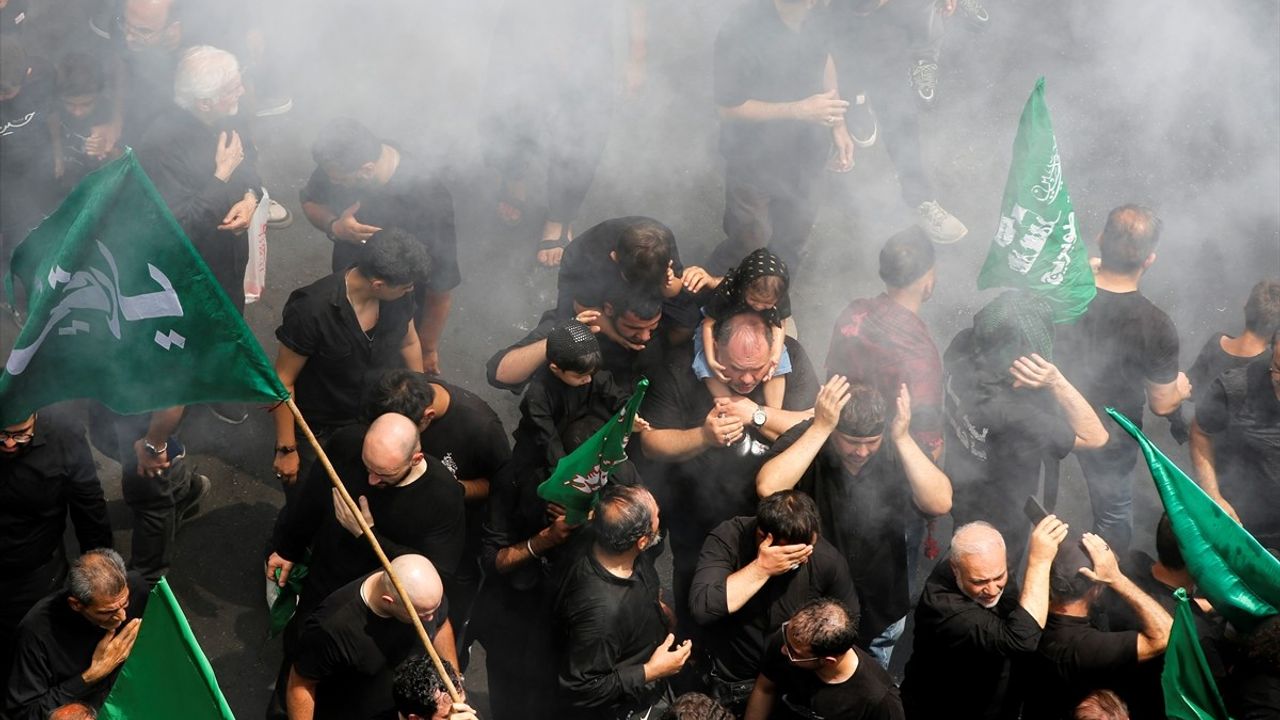 İran'da Aşura Törenleri Coşkuyla Kutlandı