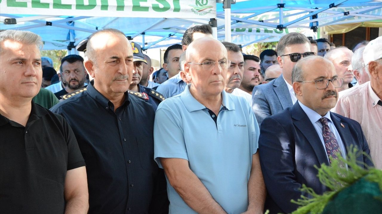 İsmail Ok'un Annesi Fatma Ok, Toprağa Verildi