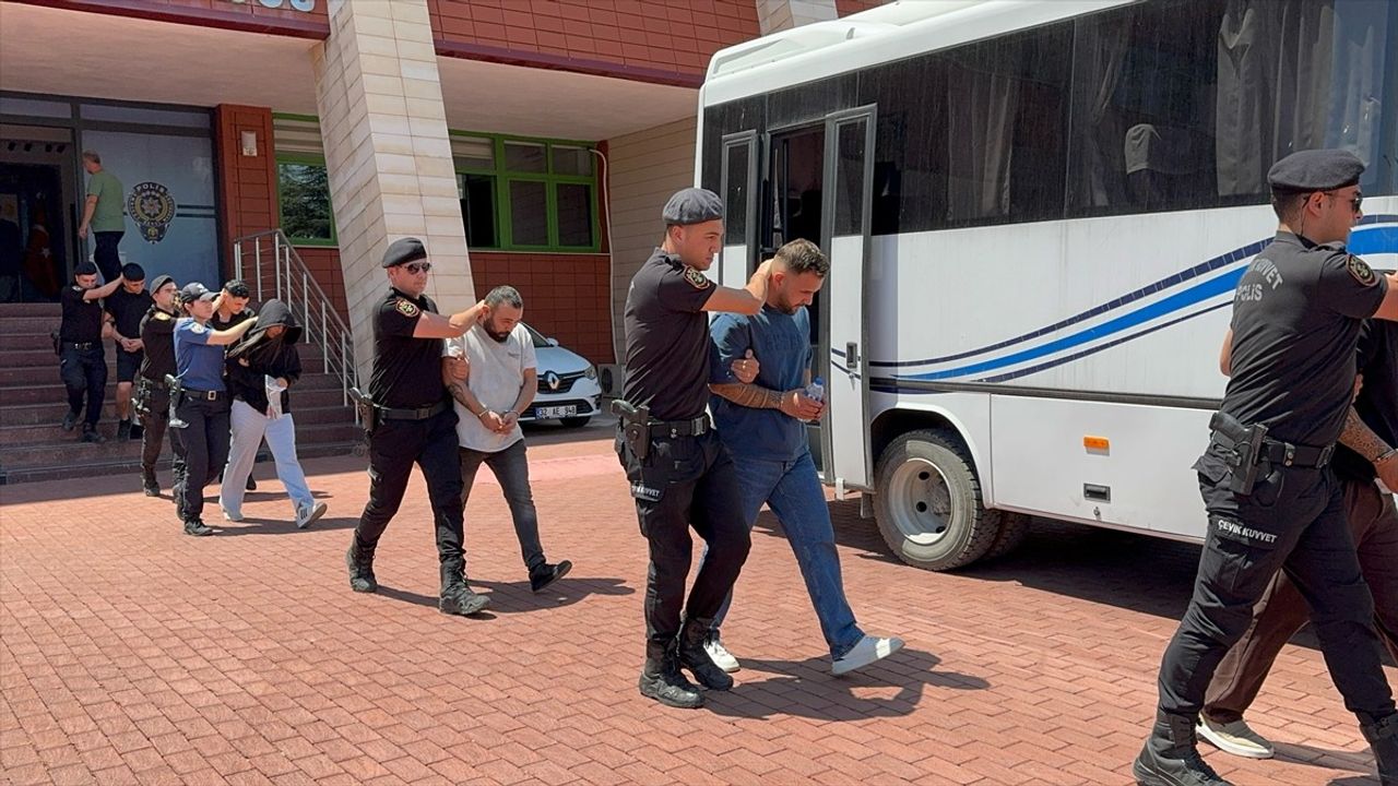 Isparta'da Yan Bakma Tartışması Kanlı Bitti