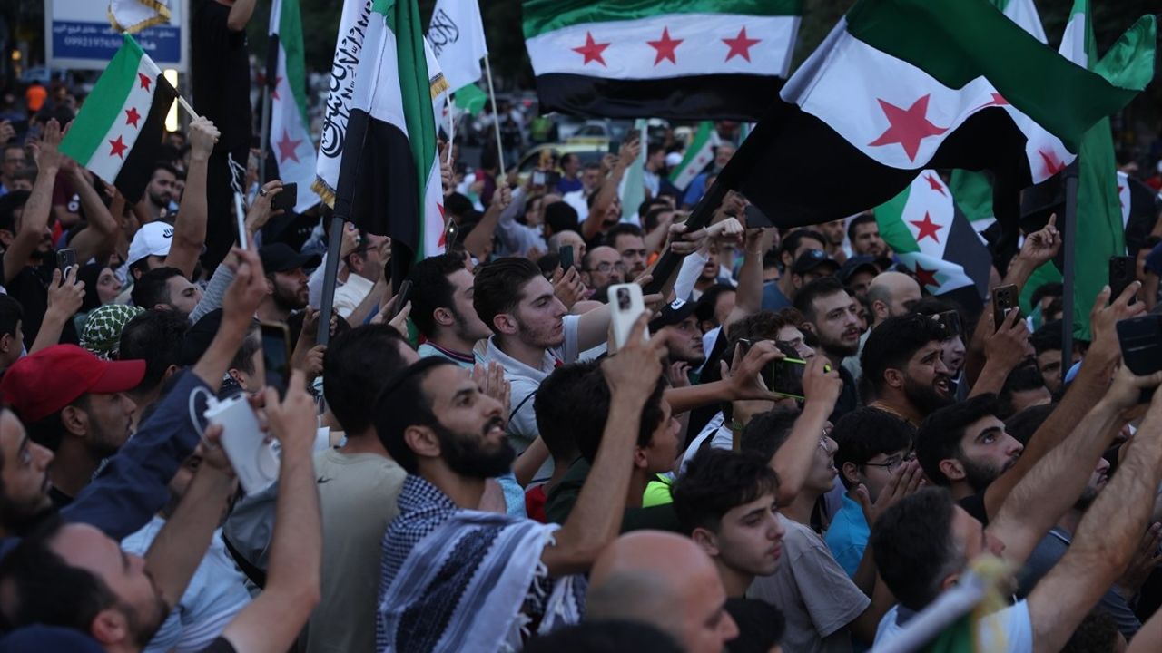 İsrail'in Hava Saldırıları Suriye'de Protesto Edildi