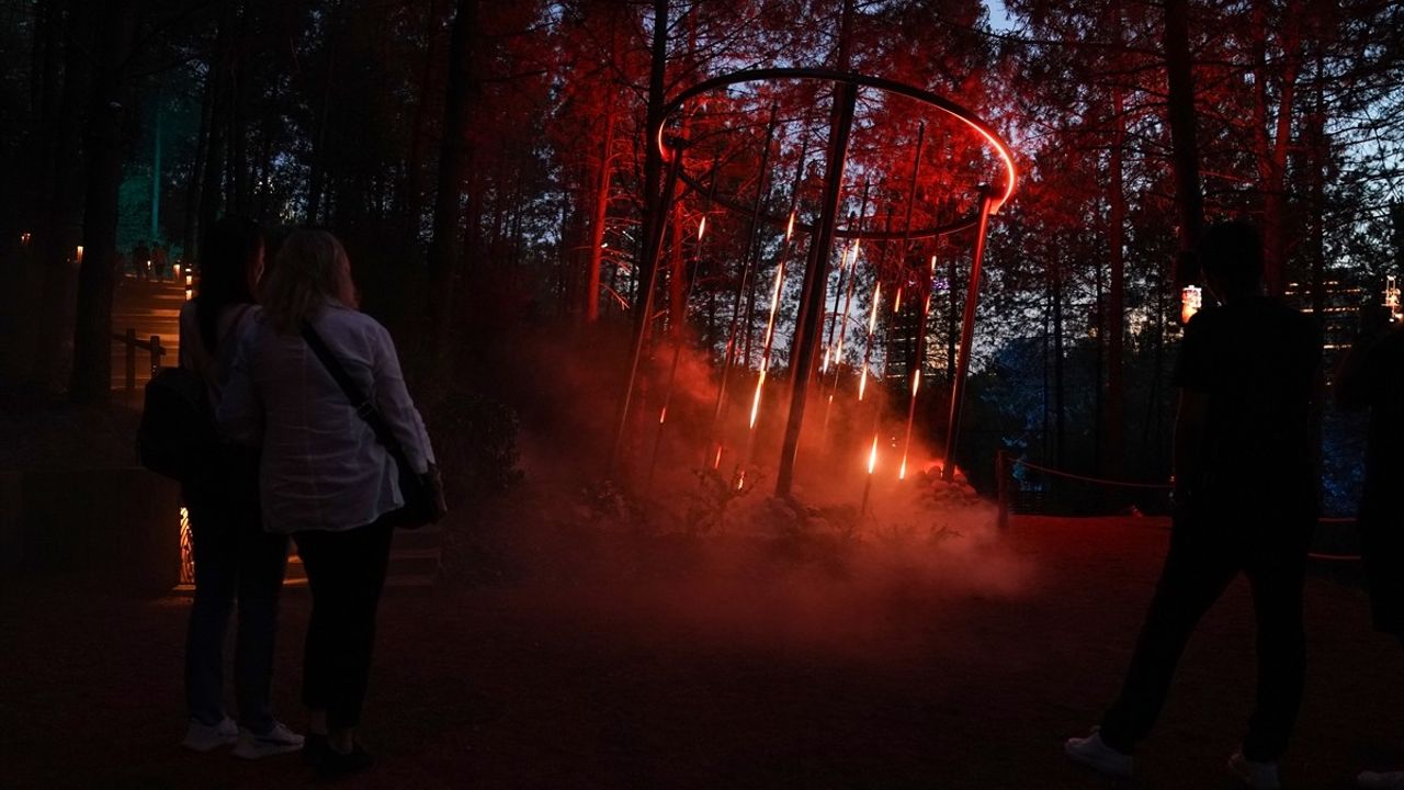 İstanbul'da Astra Lumina: Multimedya Gece Yürüyüşü Deneyimi
